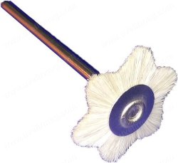 02-132 Щетка крацовочная белая на держателе "цветок"